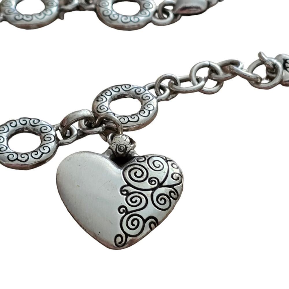 Brighton BRITISH MOD Silver Circle Link Bracelet Half-Scrolled Heart Charm - Picture 2 of 7